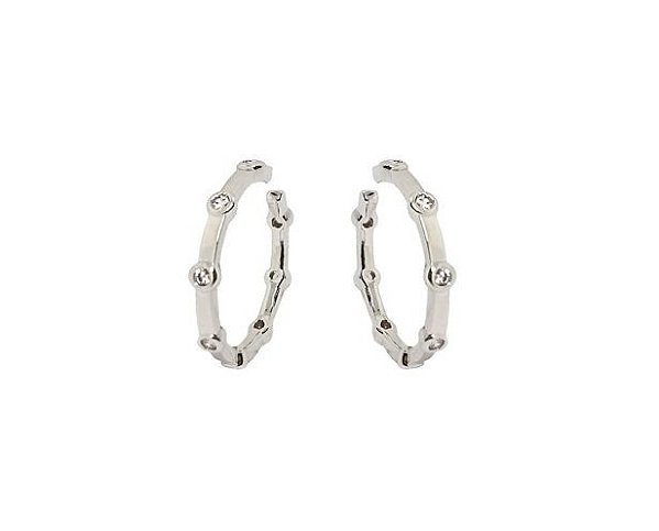 PAR DE PIERCING COM PONTOS DE ZIRCÔNIAS  BANHADO A RÓDIO BRANCO