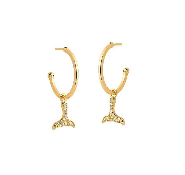 MEIA ARGOLA  COM PINGENTE DE CAUDA CRAVEJADA BANHADA A OURO