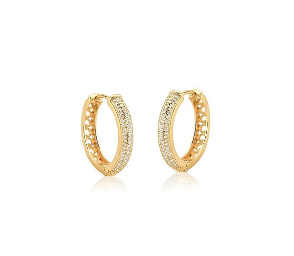 ARGOLA MÉDIA ESTREITA COM CRAVAÇÃO FRONTAL BANHADO A OURO