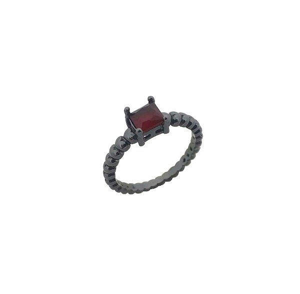ANEL COM PEDRA QUADRADA RUBI BANHADO A RÓDIO NEGRO