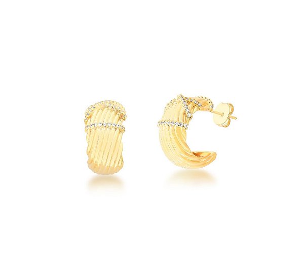 MEIA ARGOLA LARGA COM CRAVAÇÃO ENTRELAÇADA BANHADA A OURO