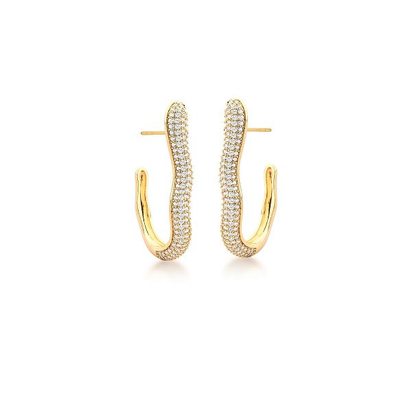 MEIA ARGOLA ORGÂNICA COM CRAVAÇÃO FRONTAL BANHADA A OURO