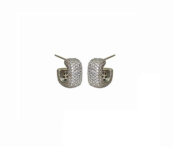 MEIA ARGOLA QUADRADA COM CRAVAÇÃO TOTAL BANHADA A RÓDIO BRANCO