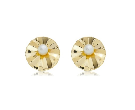 BRINCO FLOR ORGÂNICO COM PÉROLA  BANHADO A OURO