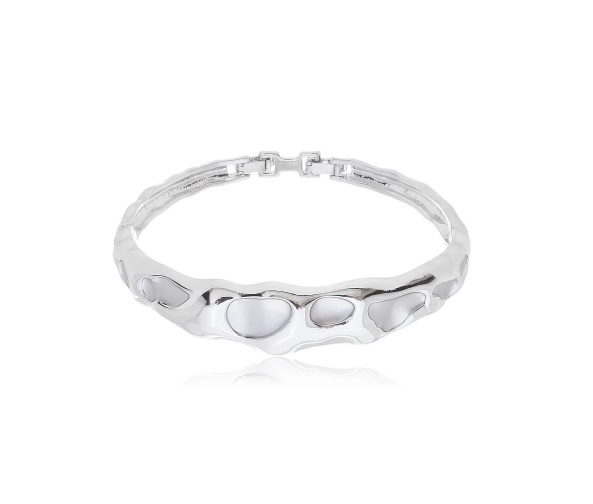BRACELETE ORGÂNICO COM DETALHES ACETINADOS BANHADO A RÓDIO BRANCO