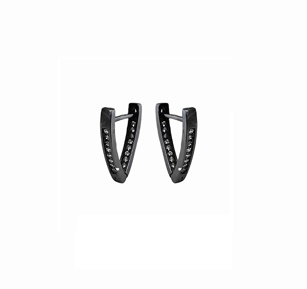 ARGOLA TRIANGULAR COM CRAVAÇÃO CRISTAL BANHADO A RÓDIO NEGRO