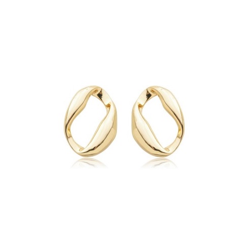 BRINCO OVAL VAZADO ORGÂNICO BANHADO A OURO