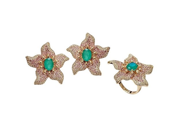 CONJUNTO FLOR CRAVEJADA COM MIOLO TURMALINA VERDE FUSION BANHADO A OURO