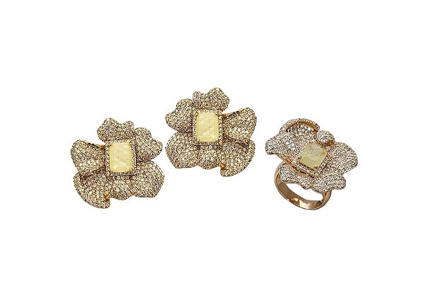 CONJUNTO FLOR CRAVEJADA COM PEDRA RETANGULAR AMARELA BANHADO A OURO