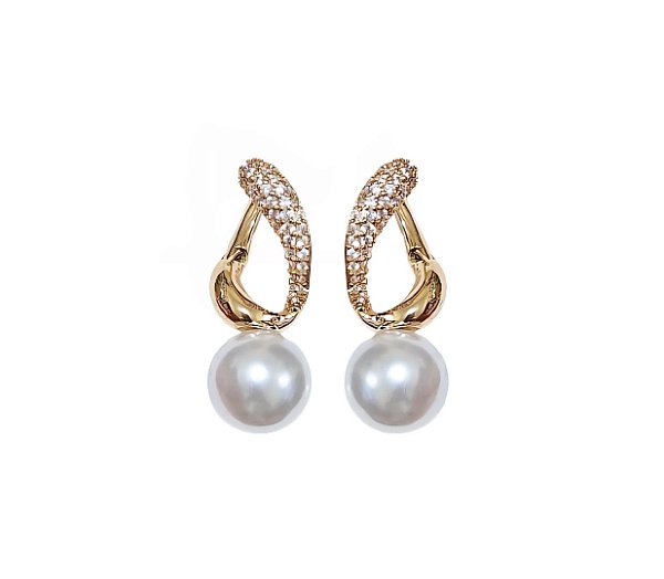 BRINCO REDONDO LISO VAZADO COM PÉROLA CENTRAL BANHADO A OURO