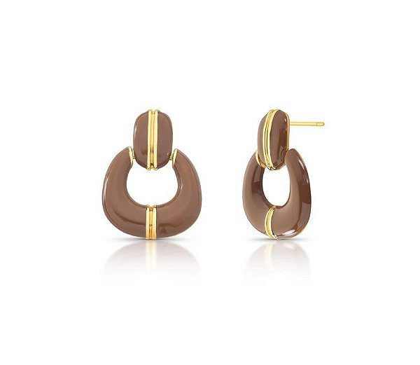 BRINCO OVAL EM PÊNDULO ESMALTADO MARROM BANHADO A OURO