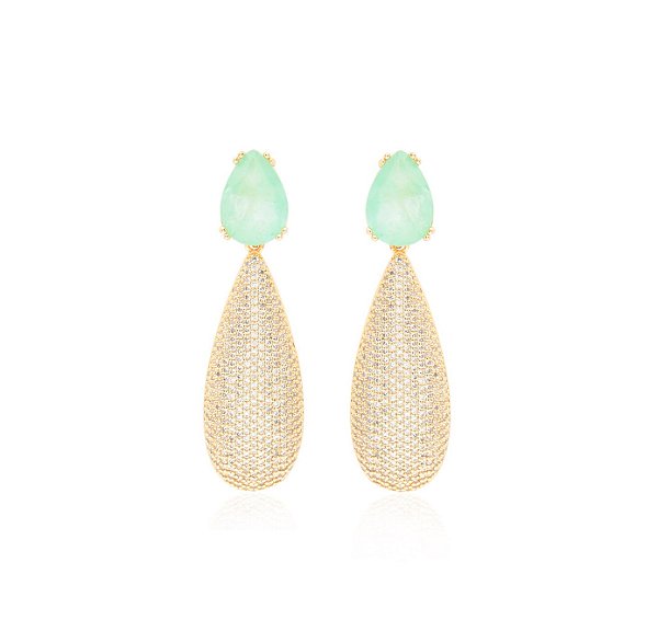 BRINCO PÊNDULO GOTA MICROCRAVEJADA COM BASE ESMERALDA COLOMBIANA FUSION BANHADO A OURO