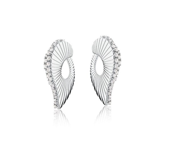 BRINCO ASA TRABALHADA COM CRAVAÇÃO LATERAL BANHADO A RÓDIO