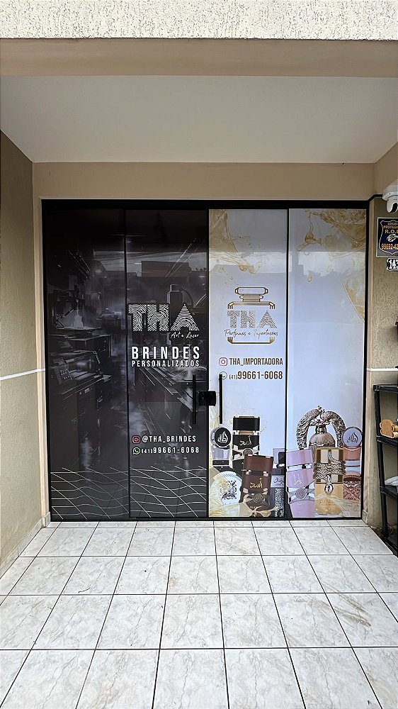 Adesivo Perfurado para vitrine de loja