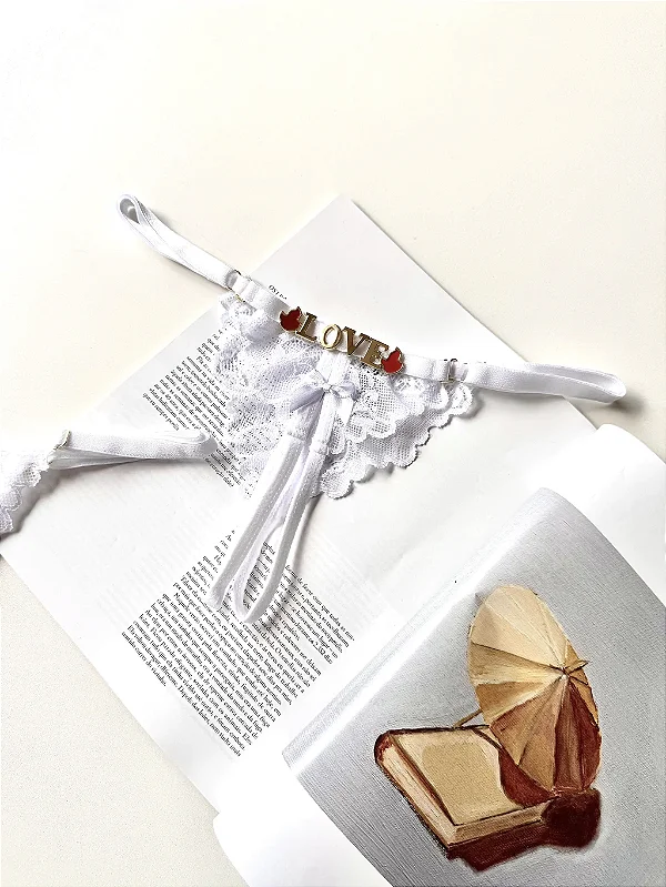 CALCINHA KISS - ME ABERTA ENTRE AS PERNAS PERSONALIZÁVEL ATÉ 8 LETRAS COR BRANCA ( LETRAS INLCUSAS)