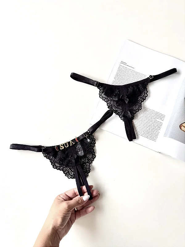 CALCINHA KISS - ME ABERTA ENTRE AS PERNAS PERSONALIZÁVEL ATÉ 8 LETRAS COR PRETO ( LETRAS INCLUSAS)