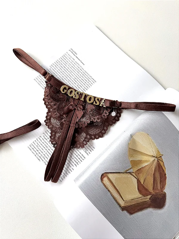 CALCINHA KISS - ME ABERTA ENTRE AS PERNAS PERSONALIZÁVEL ATÉ 8 LETRAS COR CAPPUCCINO ( LETRAS INCLUSAS )