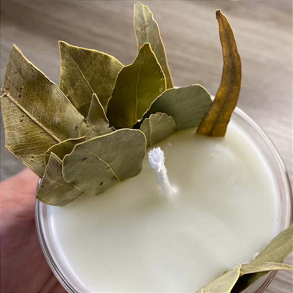 Vela Vegana com Louro e Eucalipto e essência Vanilla