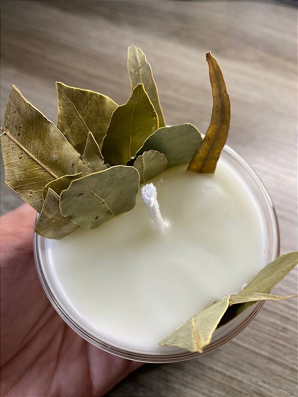 Vela Vegana com Louro e Eucalipto e essência Vanilla