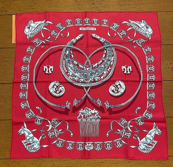 HERMÈS LENÇO VERMELHO EM SEDA