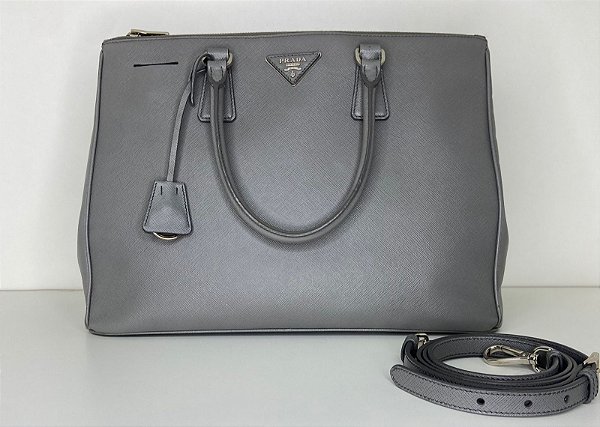 PRADA BOLSA CINZA RATO