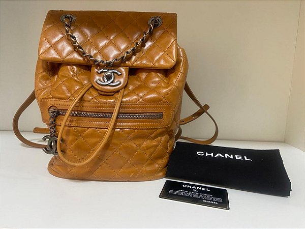 CHANEL MOCHILA CARAMELO
