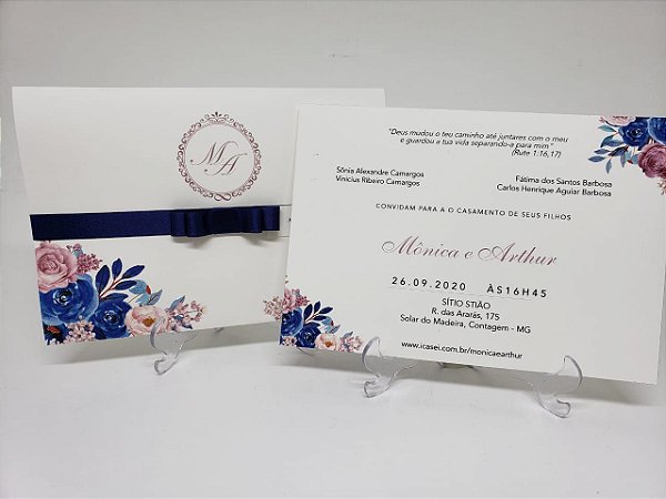 Convite de casamento com flores rosa e azul