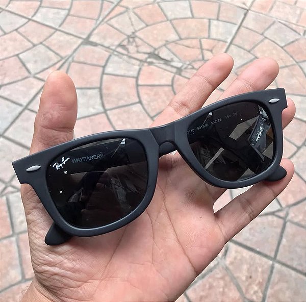 Óculos de Sol Ray-Ban Wayfarer Inclinado Preto Fosco Emborrachado Masculino e Feminino