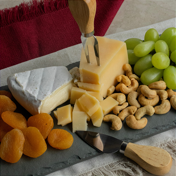 KIT PARA TÁBUA DE FRIOS - 1 PRATO RETANGULAR 15X30cm, 1 FACA E 1 GARFO CABO DE MADEIRA - ARDÓSIA - COR GREY