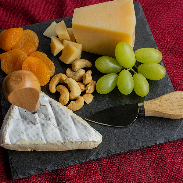 KIT PARA TÁBUA DE FRIOS - 1 PRATO QUADRADO 20x20cm, 1 FACA E 1 GARFO CABO DE MADEIRA - ARDÓSIA - COR GRAFITE