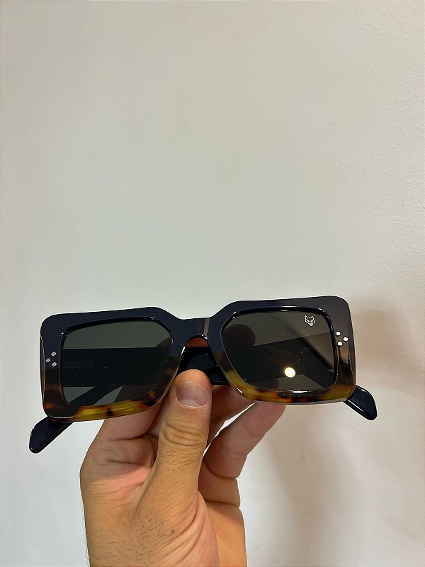 WOLF GLASSES - RM0593