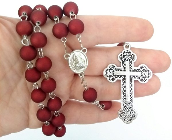 Terço Dos Homens Vermelho Com Cruz Prata Envelhecida