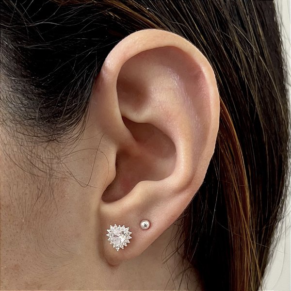 Brinco de Prata Coração Contorno Cravejado