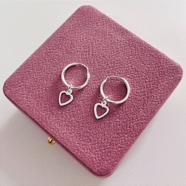 Argola de Prata Pingente Coração Vazado