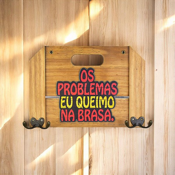 Placa Churrasco com Gancho (Os problemas) em Madeira