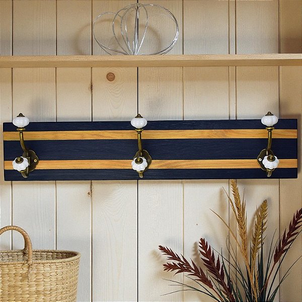 Cabideiro Azul Vintage Detalhe em Branco