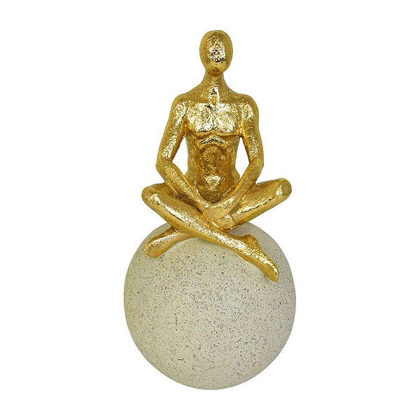 Enfeite Homem Sobre A Pedra Pernas Cruzadas