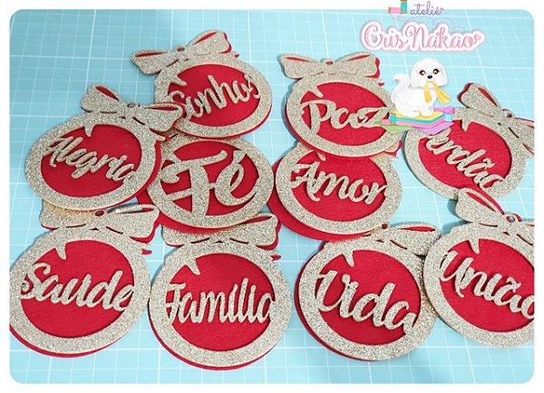 Kit Pingentes de Natal em Eva Dourado com fundo em Feltro vermelho -10 Palavras