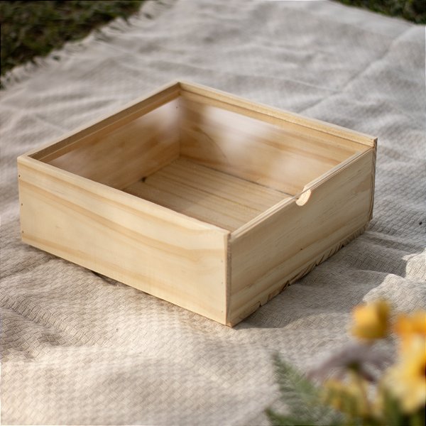 Caixa estojo em madeira de pinus com tampa de acrílico G 25x25x10cm