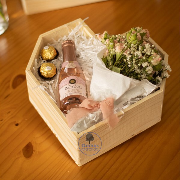 Caixa Coração em Madeira de Pinus P 28x32x10cm