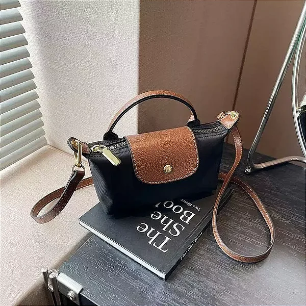 Bolsa de transversal Mini Saco Crossbody Bag Feminina em Nylon Impermeável Moderna e Prática