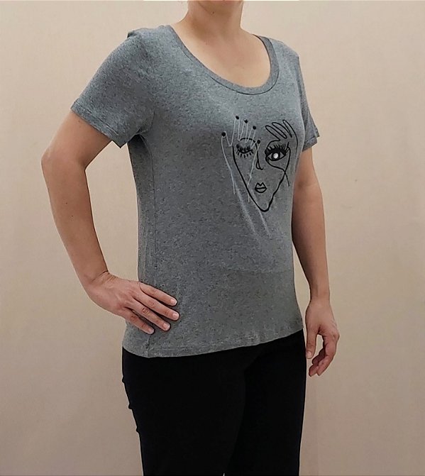 T-shirt de viscose cinza com desenho e pedraria