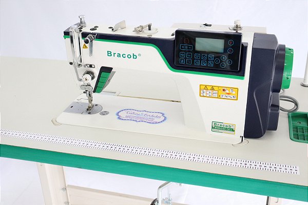 MAQUINA DE COSTURA RETA ELETRONICA COM VOZ EM PORTUGUES BRACOB BC-D9-4 - 220 V SEMI NOVA COM KIT DE CALCADORES DE BRINDES