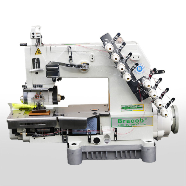MAQUINA ELASTIQUEIRA 4 AGULHAS PONTO CORRENTE COM CATRACA BRACOB BC 008VC 04085 P/AT - 220 V COM PÉS E MESA DESMONTADAS