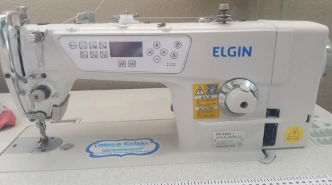 MAQUINA DE COSTURA RETA ELETRONICA COM CORTE DE LINHA ELGIN RTE1023 - 220 V COM KIT DE CALCADORES