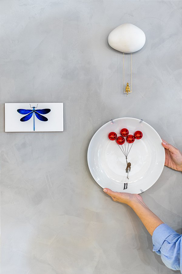 prato decorativo a menina e os balões