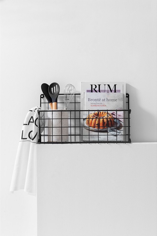 cesta suspensa em metal preta