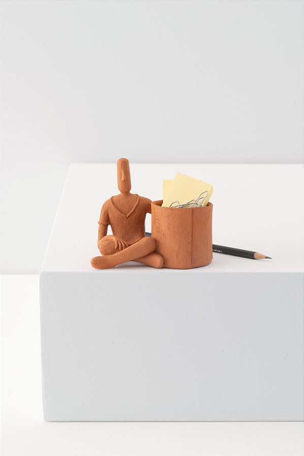 cachepot little man sentado