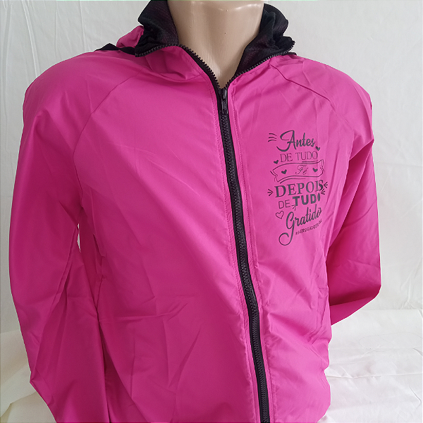 Corta Vento Personalizada "Antes de tudo Fé, depois Gratidão, " com Capuz ROSA