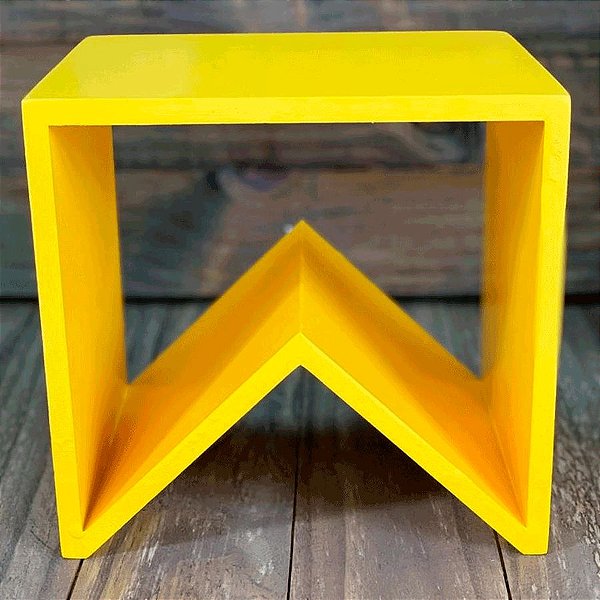 Suporte para Doces em Madeira Bandeirinha Rústico Amarelo - 20cm x 20cm - Rizzo